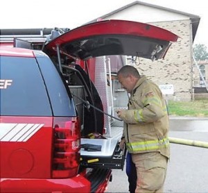 Cape Girardeau, Mo., fire Captain Ray Warner monitors conditions and directs resources from the command post using the 4×4 method. He was in contact with firefighters working the fire via two-way radios and made notes and diagrams on a whiteboard. (Photo provided)