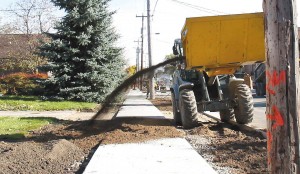 HLA Side-discharge Buckets allow you to manage material faster than ever before. Spread material in forward or reverse, left or right, and get into the tightest areas of your operation. (Photo provided by HLA)