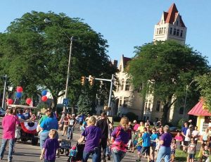 Marchers in the Indiana bicentennial parade file down Rochester’s main thoroughfare against the backdrop of the Fulton County Courthouse. (Photo provided)