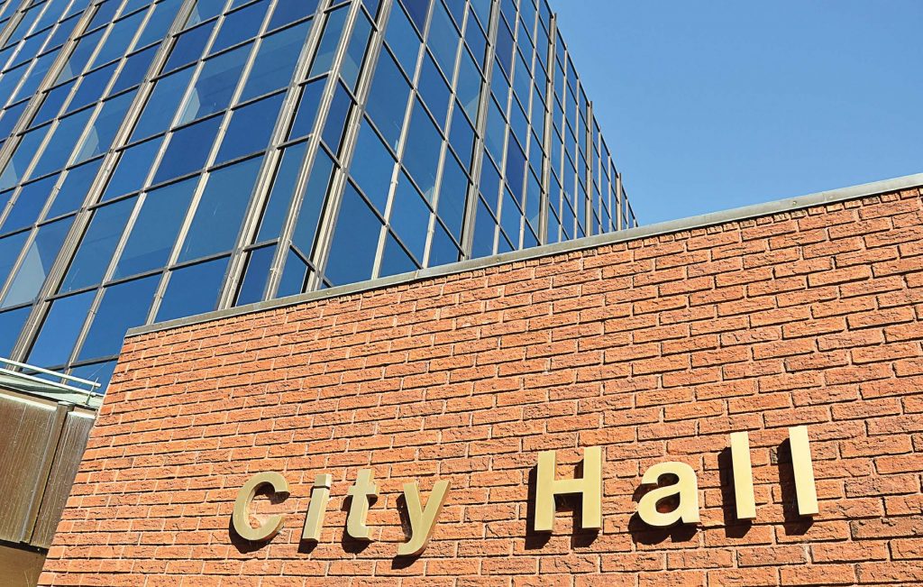 Local government officials should find ways to form relationships with one another in order to see things from the other’s point of view. This approach can help officials to get to know and appreciate their staff members as well. (Shutterstock.com)